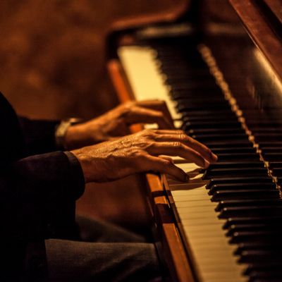 Image of a piano player